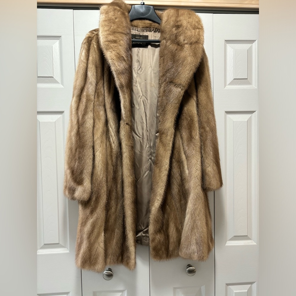 Natural Pastel shade male pelt full skin Mink stroller